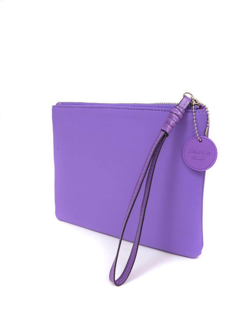 Cartera sobre violeta vega