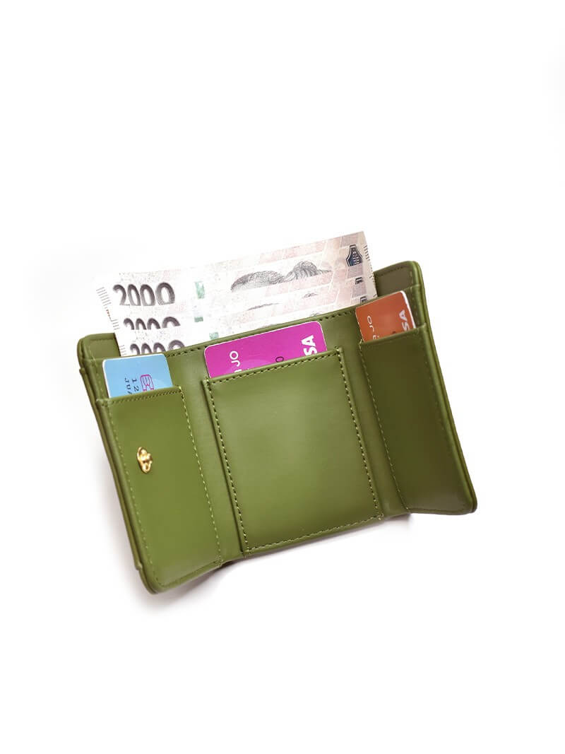 BILLETERA VERDE PEQUEÑA CON BOLSILLO EXTERNO