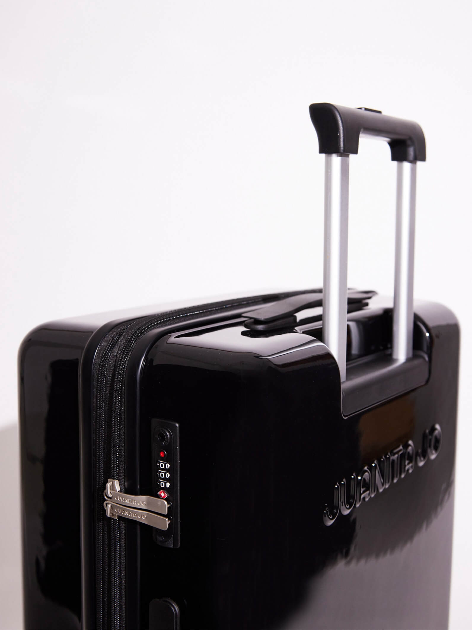 Set Valija de 23 kilos y carry on de 15 kilos Negro + kit de viaje de regalo