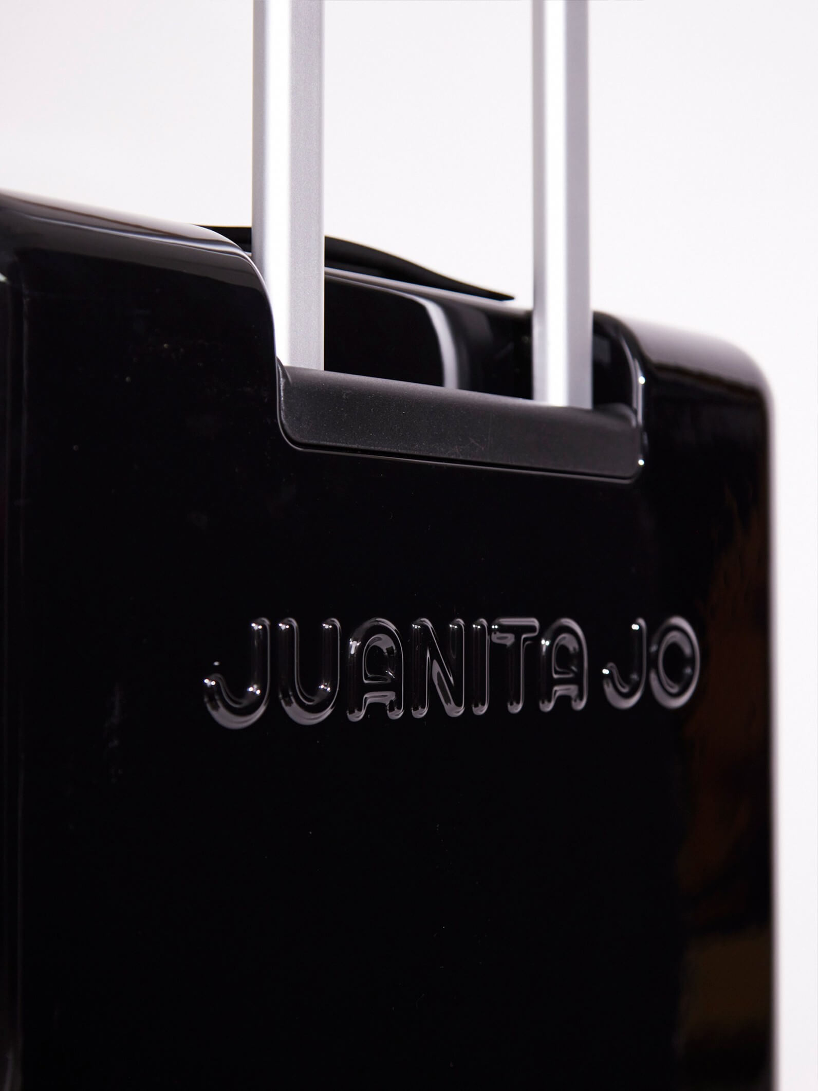 Set Valija de 23 kilos y carry on de 15 kilos Negro + kit de viaje de regalo