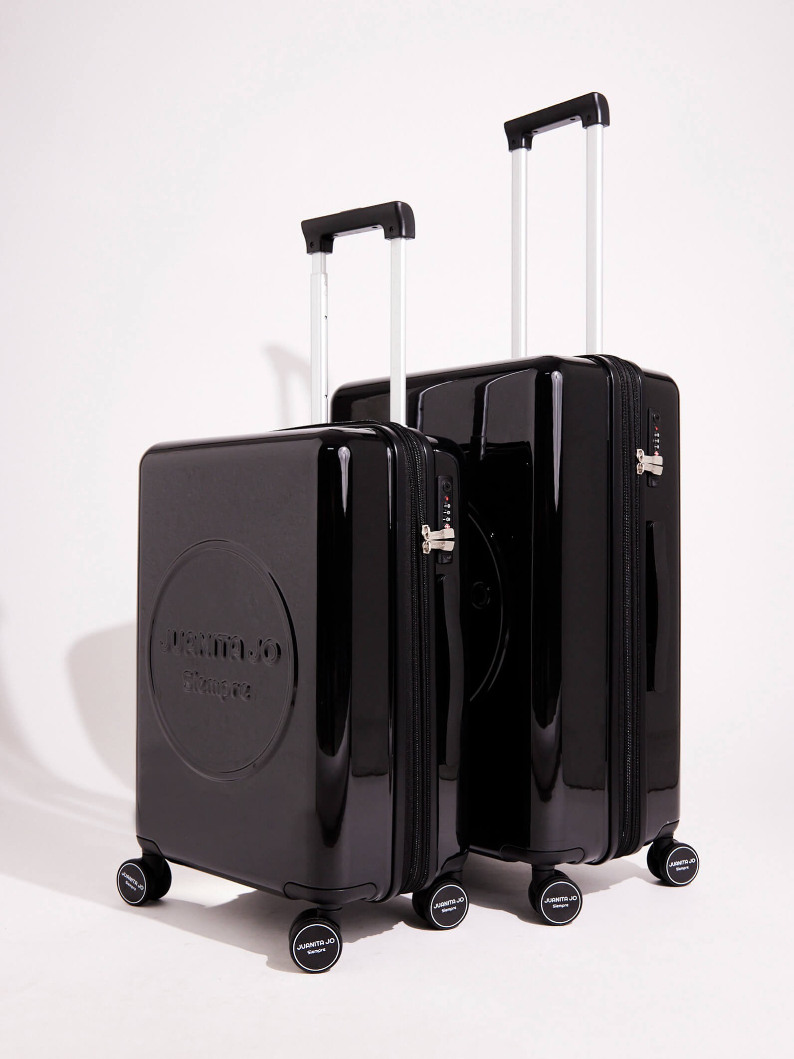 Set Valija de 23 kilos y carry on de 15 kilos Negro + kit de viaje de regalo
