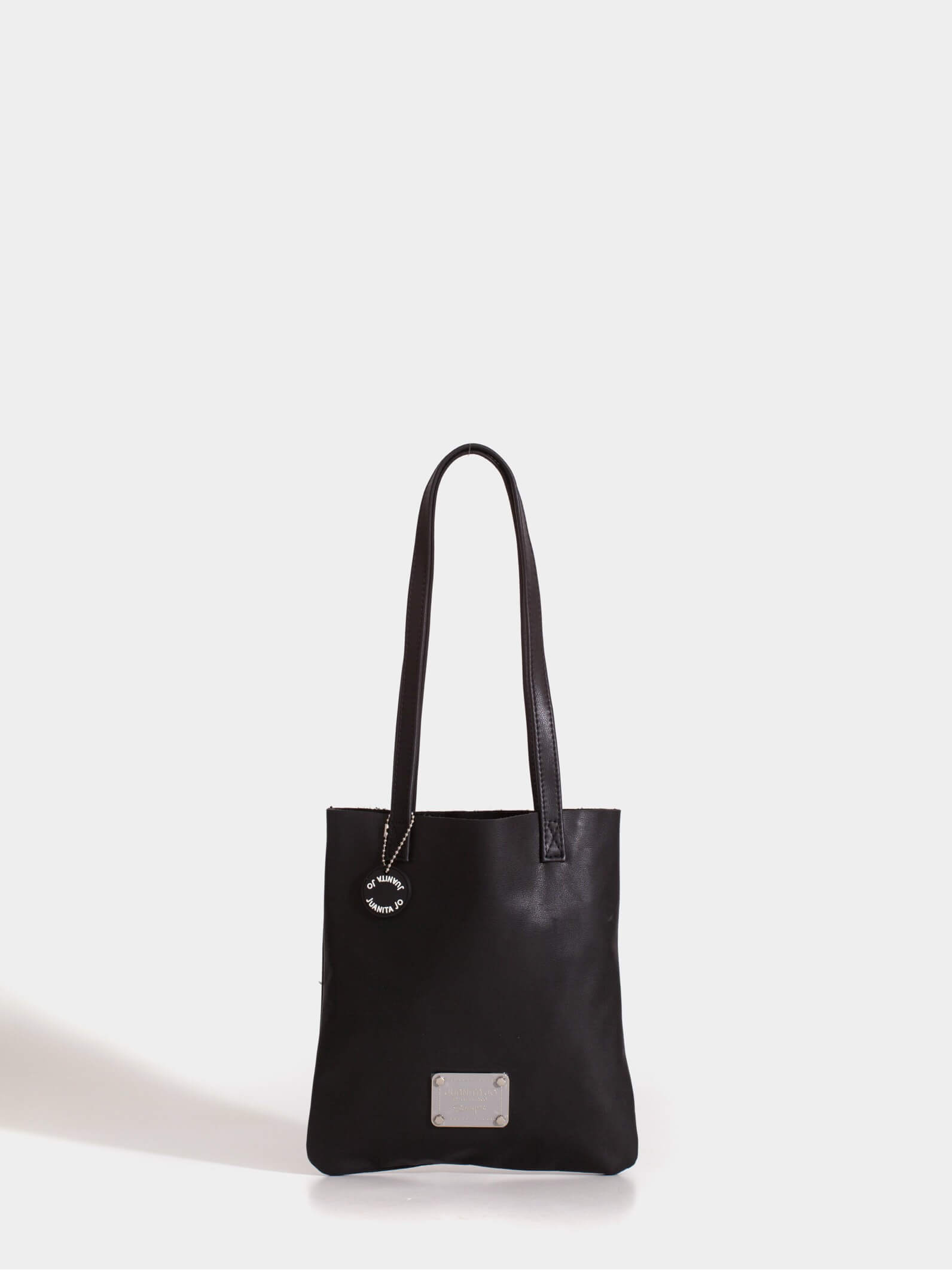 Tote bag de cuero chica negra