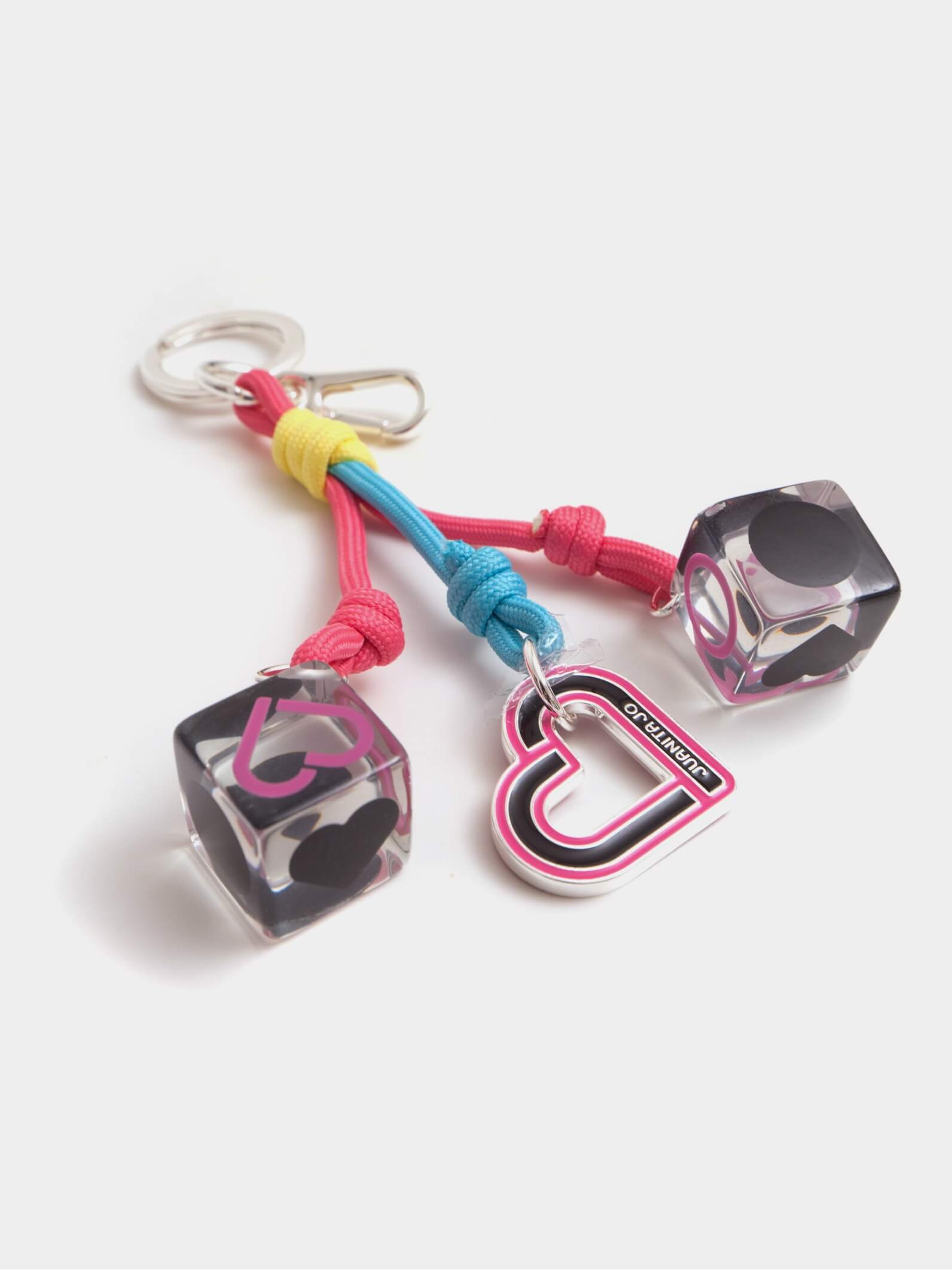 Llavero y charm cubos negro