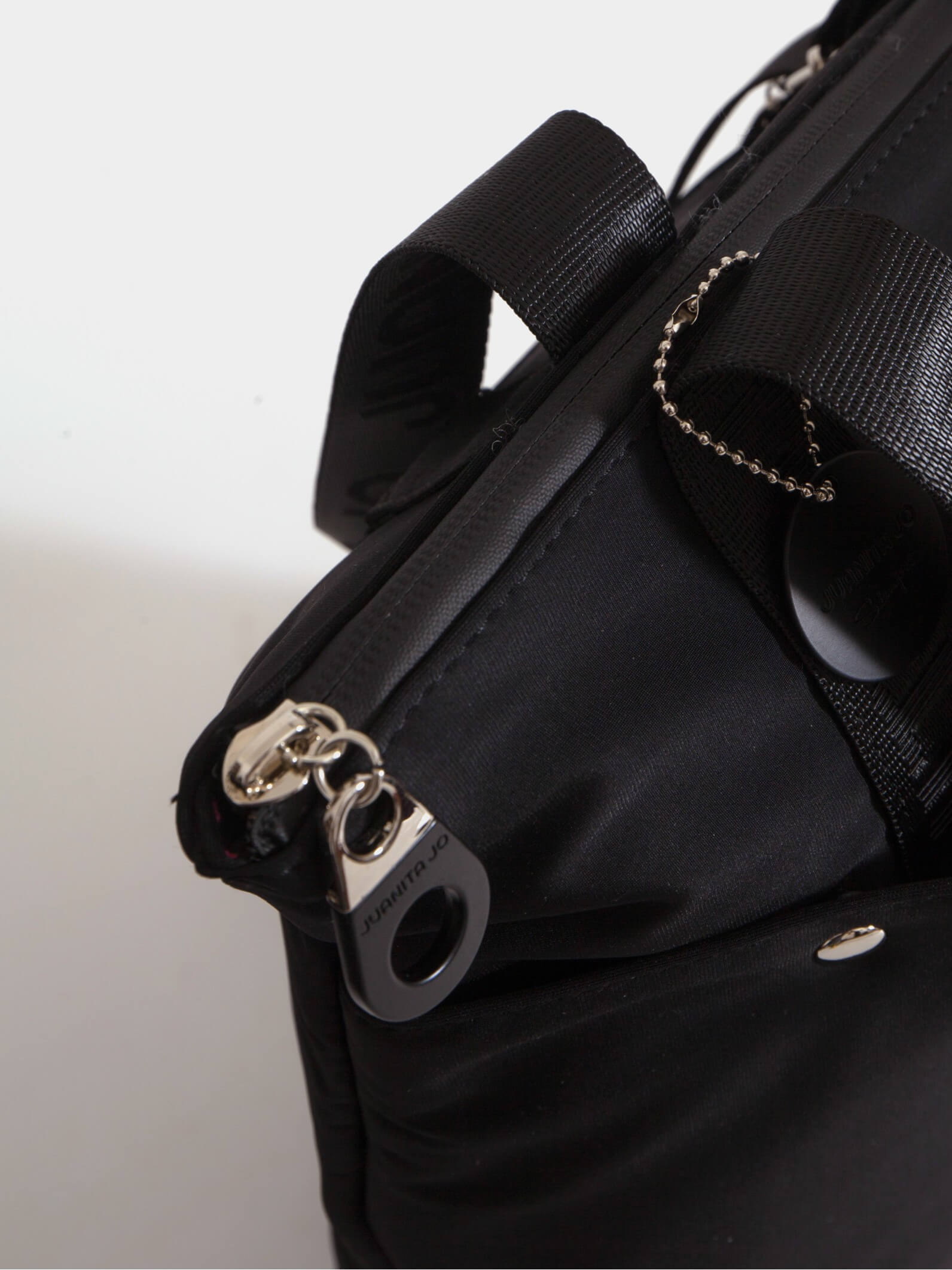 Tote bag negra para notebook de "14 Maia