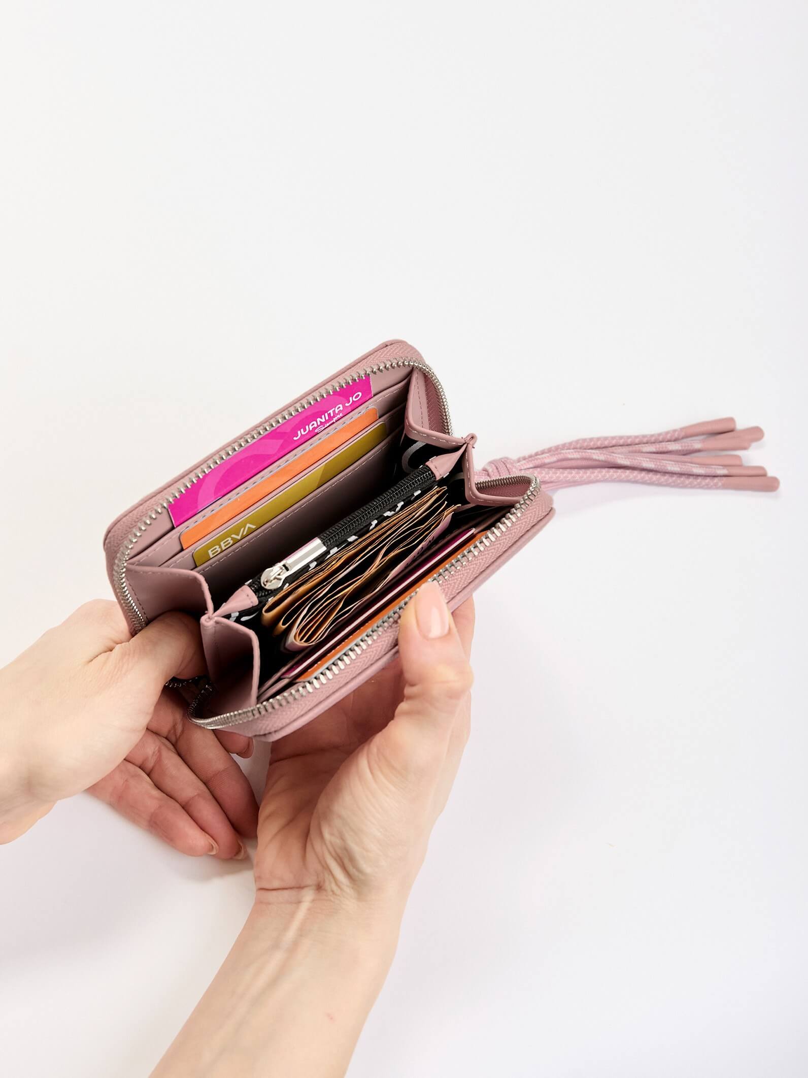 Billetera chica rosa con tiracierre de cordones