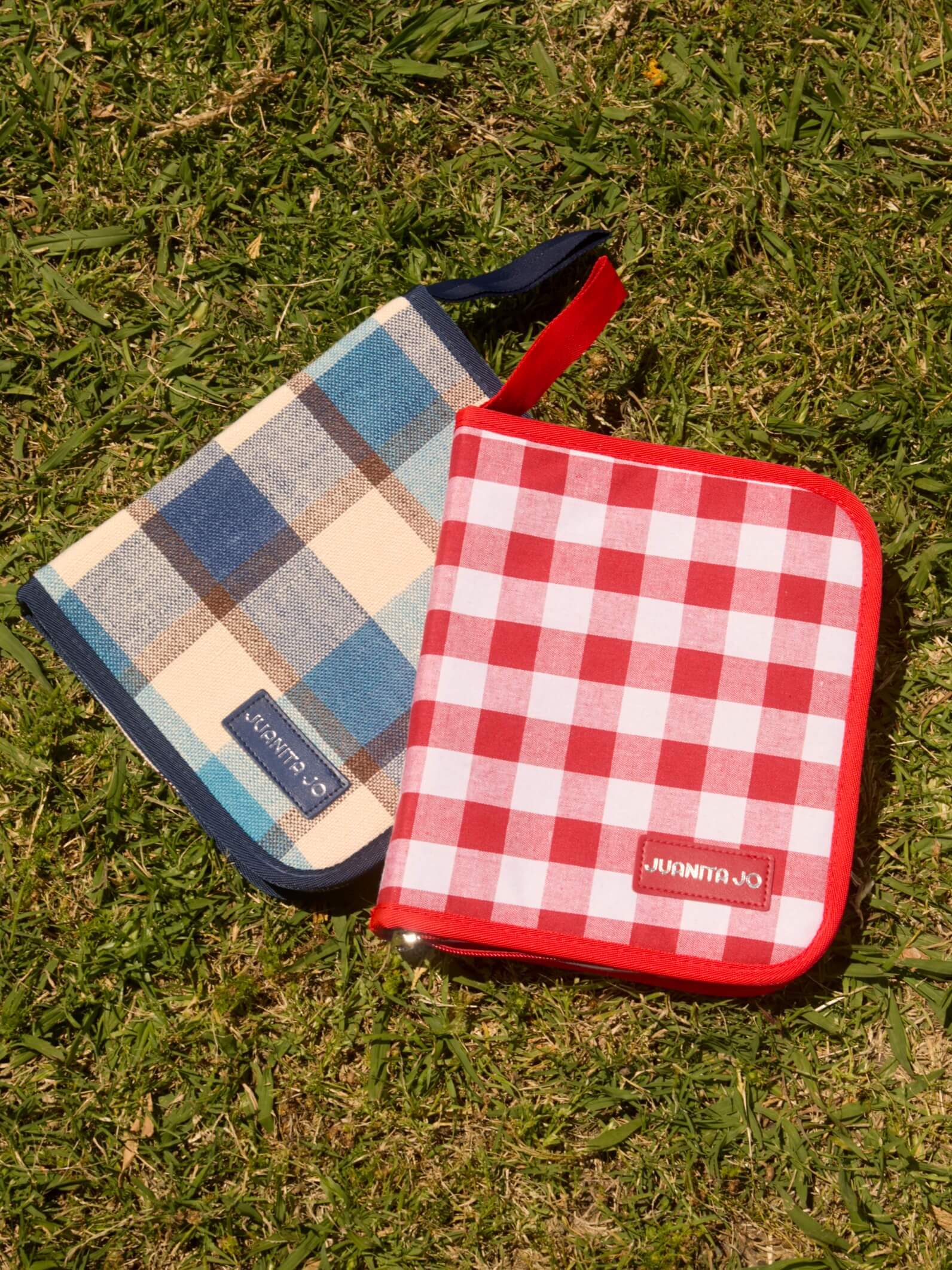 Estuche rojo de cubiertos