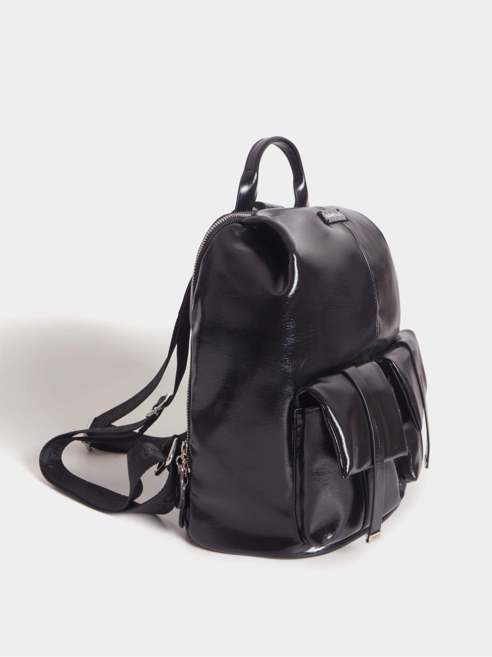 Mochila Negra efecto Charol Roxie
