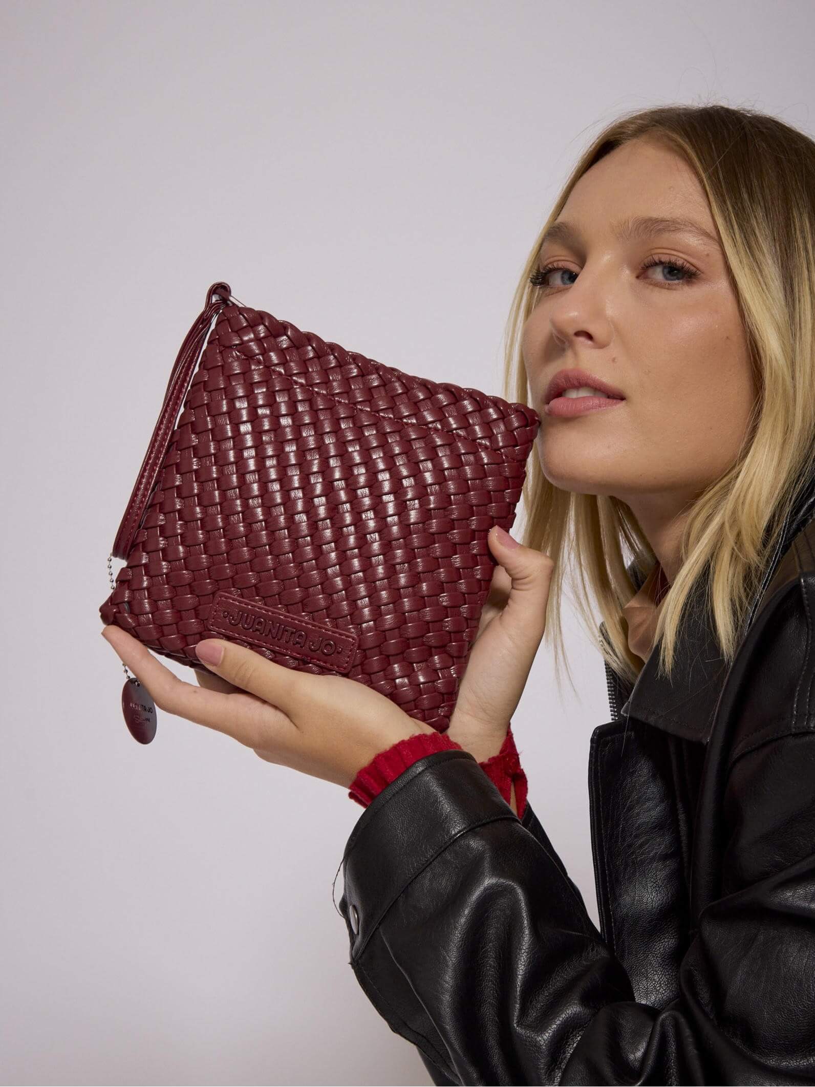 Pouch cuadrada  Bordó Lazo