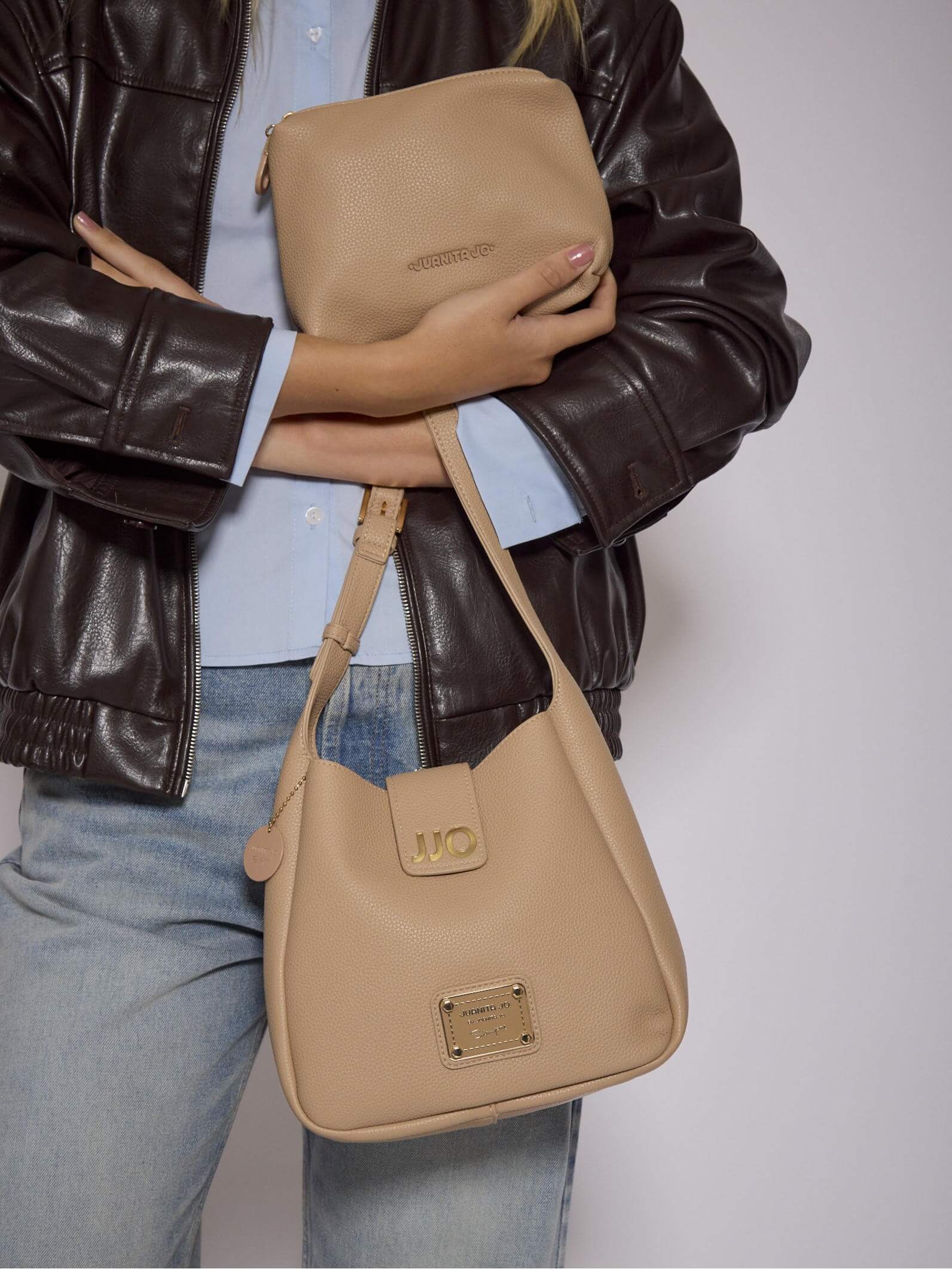 Cartera Camel tipo Bucket Chica Lina