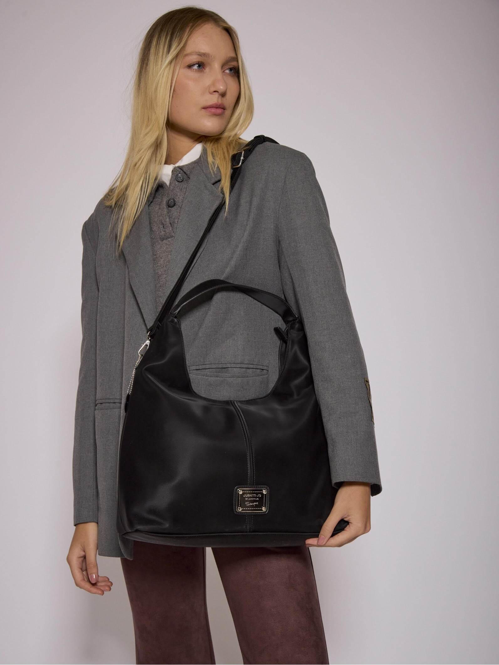 Cartera Negra tipo Hobo Grande Nala