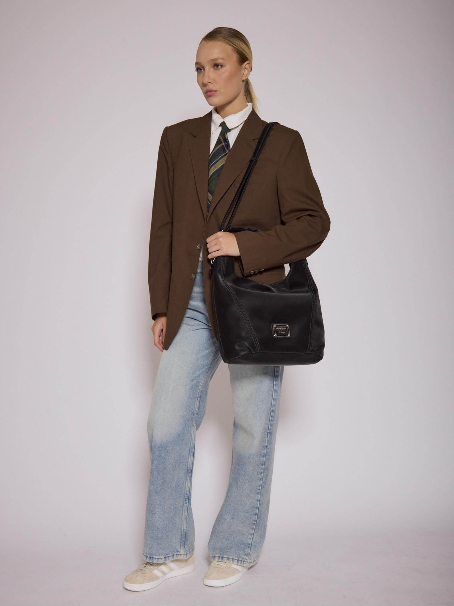 Cartera tipo Hobo Negra Mediana Nala