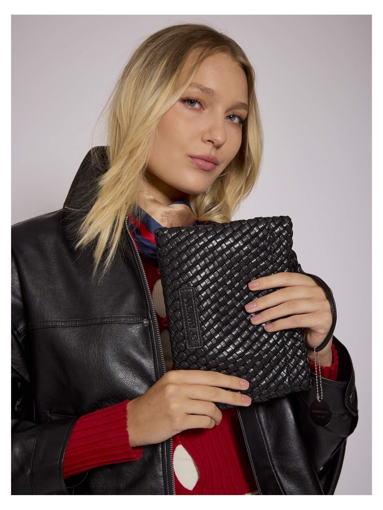 Set Lazo: Cartera mediana + Sobre pouch rectangular Negro