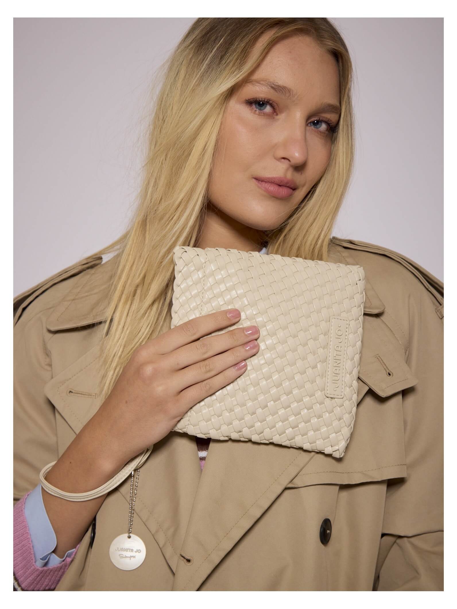 Set Lazo: Cartera chica + Sobre pouch cuadrado Crema