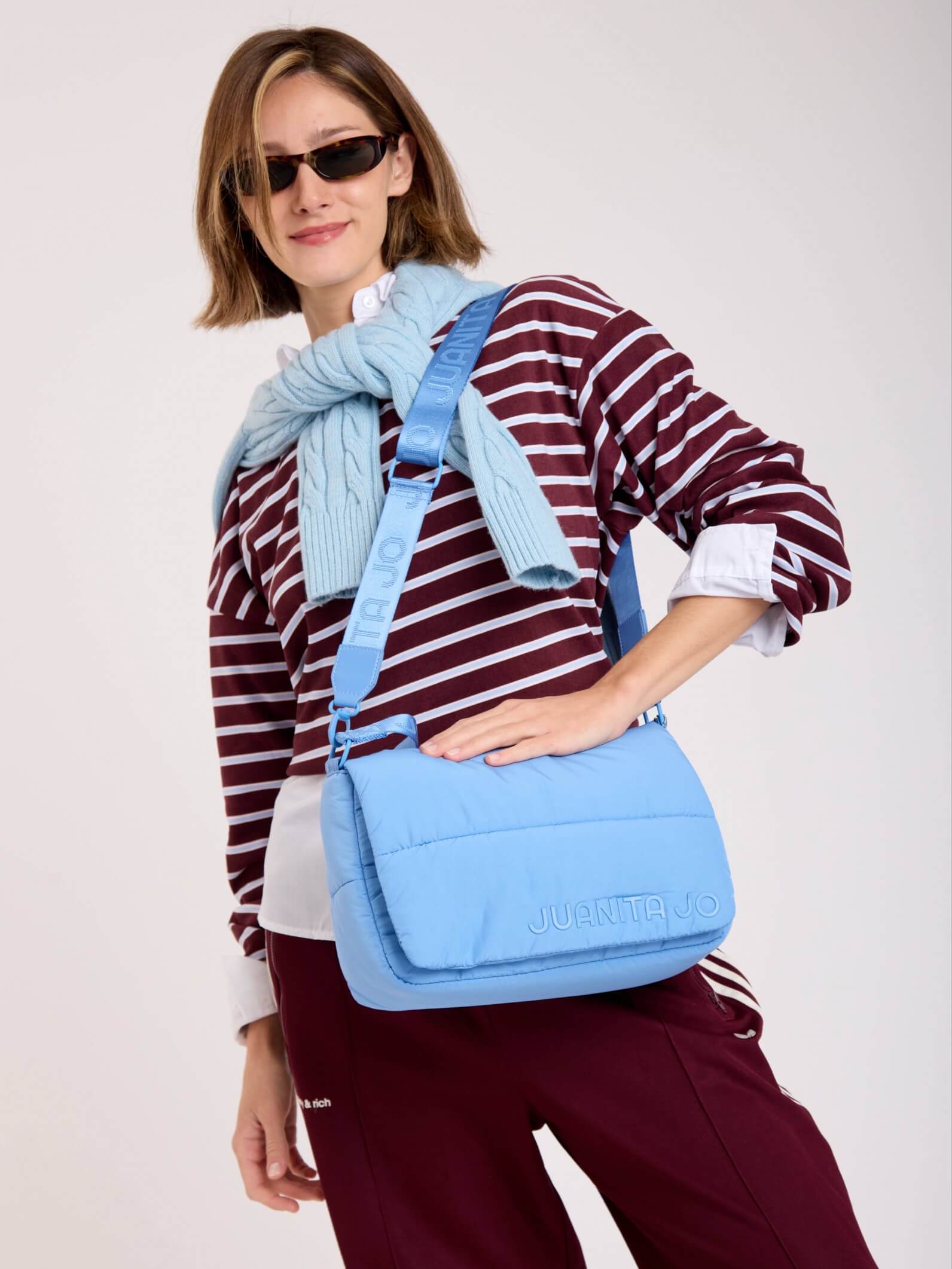 Bandolera puffer azul Caro