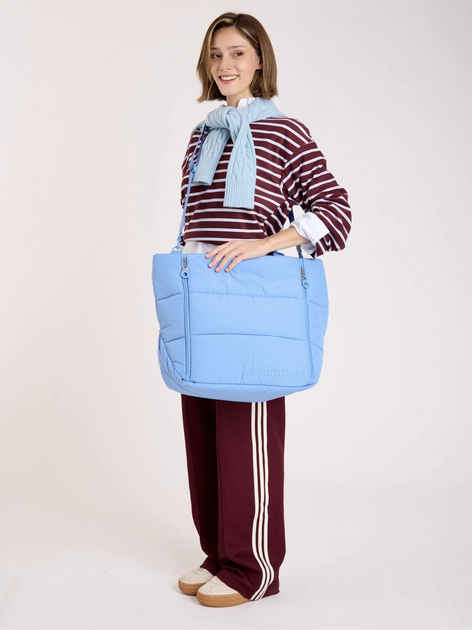 Cartera puffer azul Caro
