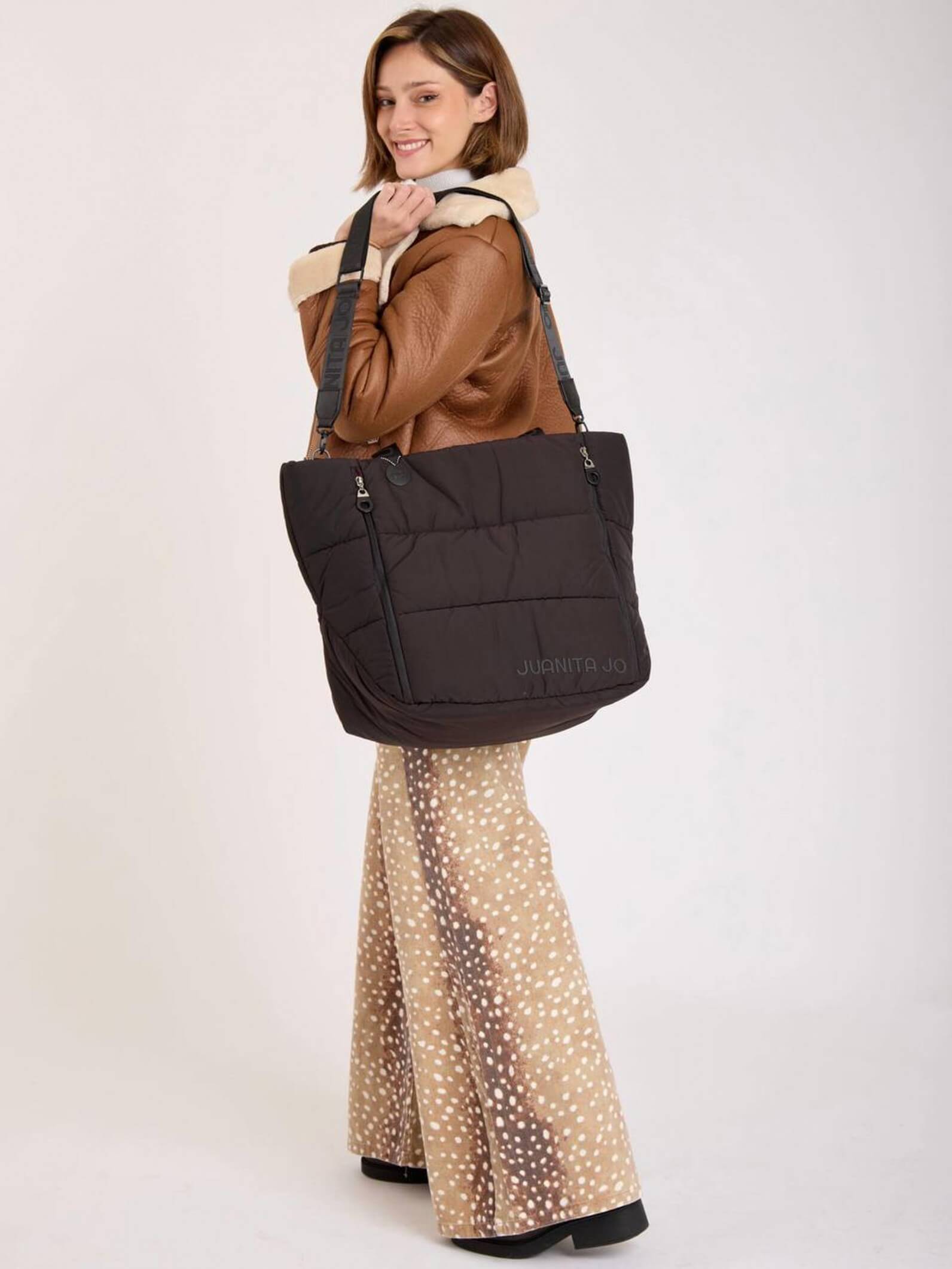 Cartera negra puffer Caro
